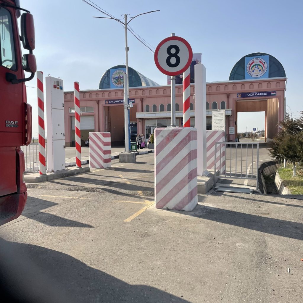 タジキスタン 旅行